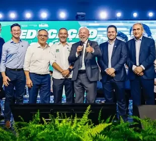 Prefeitos do PL tiram fotos com Lula